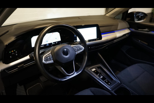Volkswagen Golf VIII 1.5 eTSI Style AUTOMAAT-ACC-AMBIANCE-CAMERA-CRUISE-KEYLESS-NAVIGATIE-VIRTUEEL