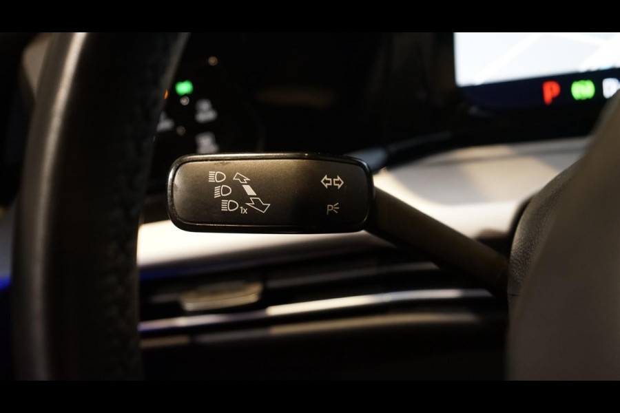 Volkswagen Golf VIII 1.5 eTSI Style AUTOMAAT-ACC-AMBIANCE-CAMERA-CRUISE-KEYLESS-NAVIGATIE-VIRTUEEL