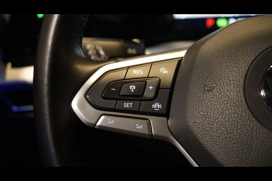 Volkswagen Golf VIII 1.5 eTSI Style AUTOMAAT-ACC-AMBIANCE-CAMERA-CRUISE-KEYLESS-NAVIGATIE-VIRTUEEL