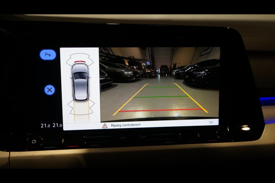 Volkswagen Golf VIII 1.5 eTSI Style AUTOMAAT-ACC-AMBIANCE-CAMERA-CRUISE-KEYLESS-NAVIGATIE-VIRTUEEL