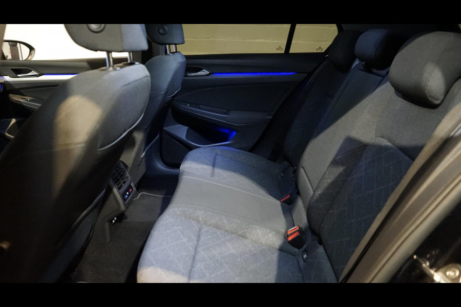 Volkswagen Golf VIII 1.5 eTSI Style AUTOMAAT-ACC-AMBIANCE-CAMERA-CRUISE-KEYLESS-NAVIGATIE-VIRTUEEL