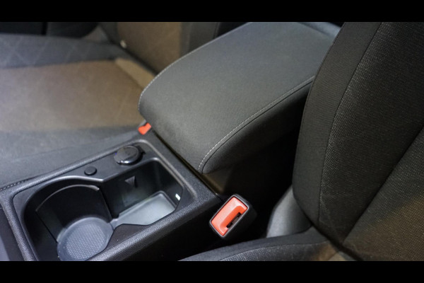 Volkswagen Golf VIII 1.5 eTSI Style AUTOMAAT-ACC-AMBIANCE-CAMERA-CRUISE-KEYLESS-NAVIGATIE-VIRTUEEL