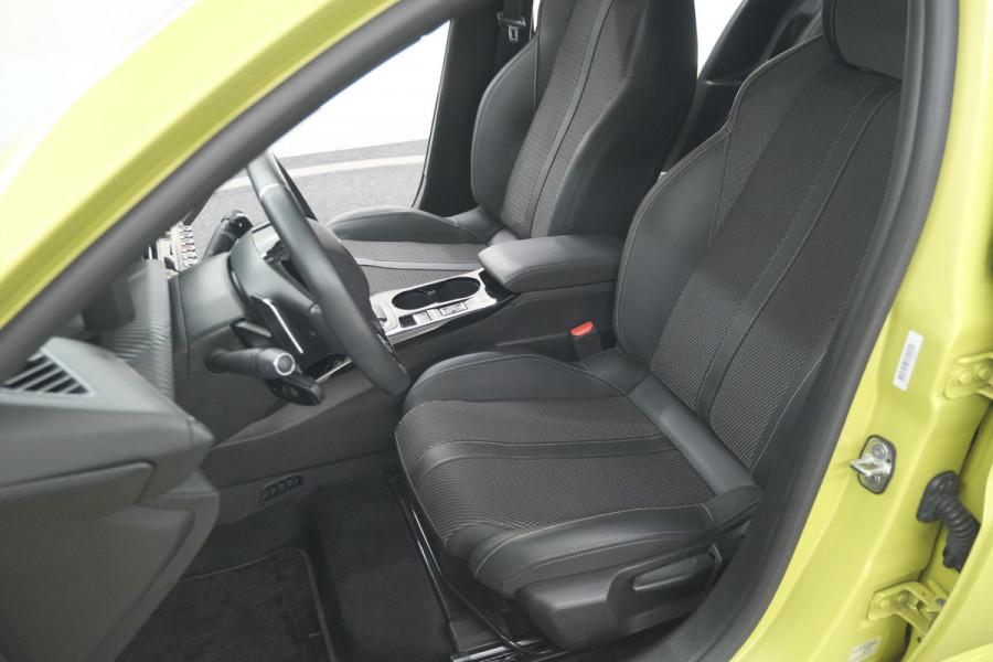 Peugeot 208 Hybrid 136 e-DCS6 GT | Camera | Apple Carplay | Parkeersensoren