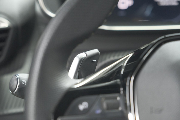 Peugeot 208 Hybrid 136 e-DCS6 GT | Camera | Apple Carplay | Parkeersensoren
