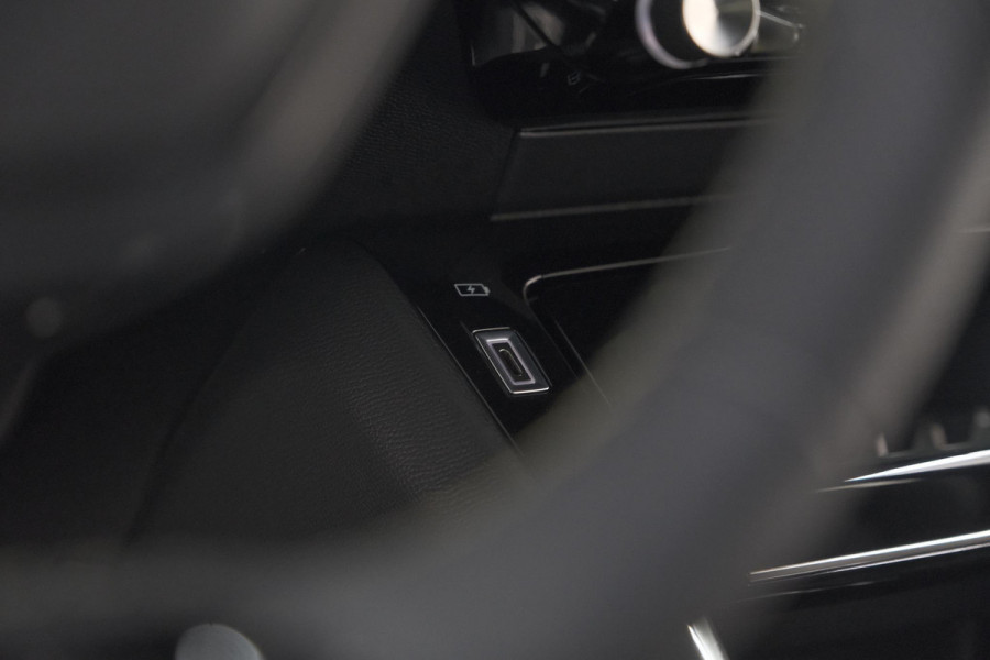 Peugeot 208 Hybrid 136 e-DCS6 GT | Camera | Apple Carplay | Parkeersensoren