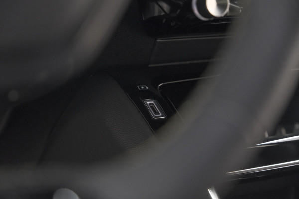 Peugeot 208 Hybrid 136 e-DCS6 GT | Camera | Apple Carplay | Parkeersensoren