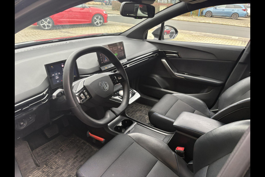 MG Mg4 electric Luxury 64 kWh | Stoel & Stuurverwarming | Elek. verstelbare stoel | 360 Camera | Dodehoeksensoren | Navi |