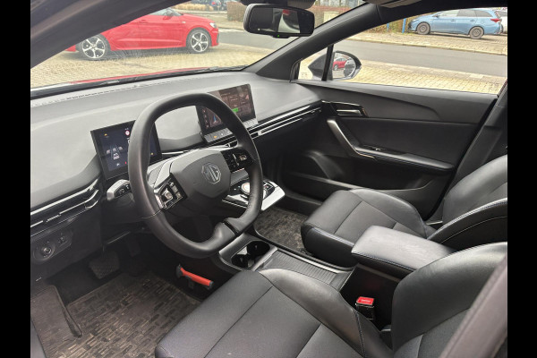 MG Mg4 electric Luxury 64 kWh | Stoel & Stuurverwarming | Elek. verstelbare stoel | 360 Camera | Dodehoeksensoren | Navi |