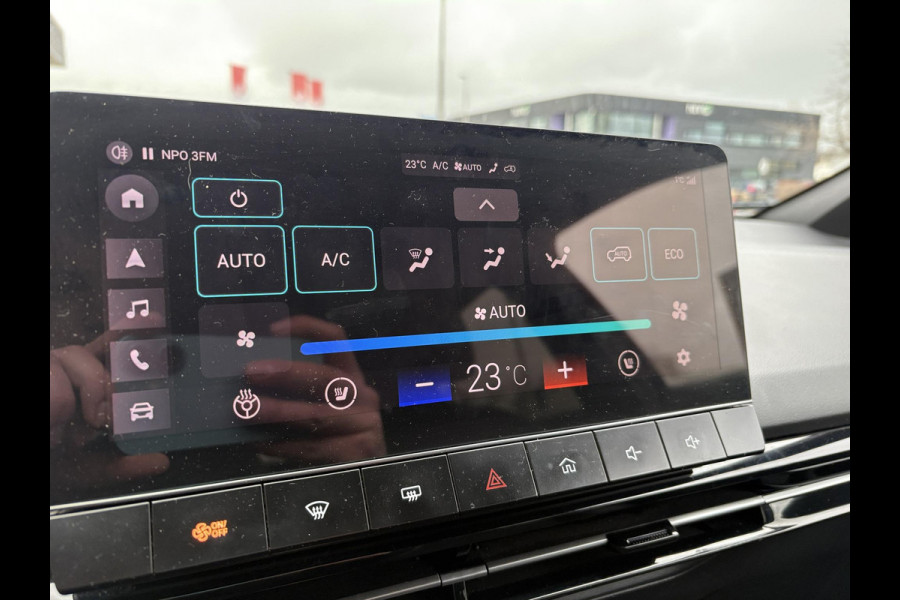 MG Mg4 electric Luxury 64 kWh | Stoel & Stuurverwarming | Elek. verstelbare stoel | 360 Camera | Dodehoeksensoren | Navi |