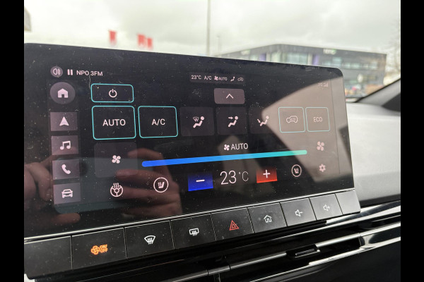 MG Mg4 electric Luxury 64 kWh | Stoel & Stuurverwarming | Elek. verstelbare stoel | 360 Camera | Dodehoeksensoren | Navi |