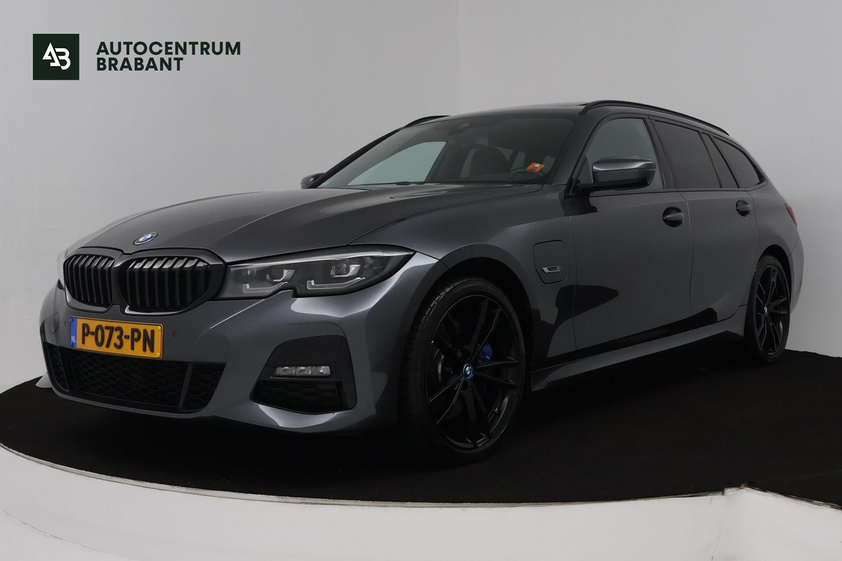 BMW 3 Serie Touring 330e High Executive (PANORAMADAK, TREKHAAK, STOELVERWARMING, ACHTERUITRIJCAMERA, STUURVERWARMING)