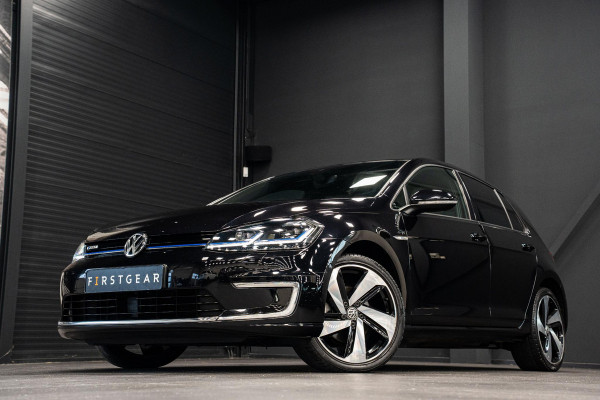 Volkswagen e-Golf *Warmtepomp / Dynaudio / Keyless / Sportstoelen / Lederen bekleding*