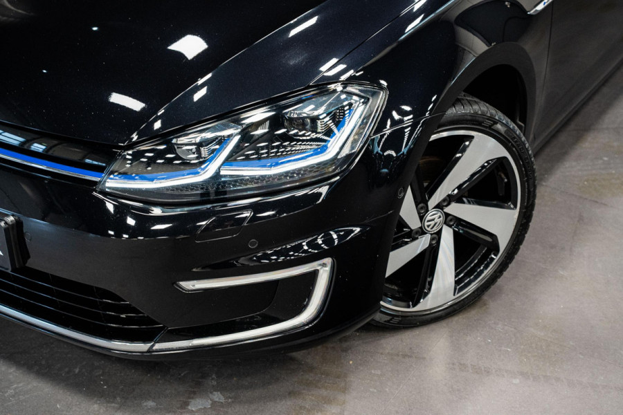 Volkswagen e-Golf *Warmtepomp / Dynaudio / Keyless / Sportstoelen / Lederen bekleding*