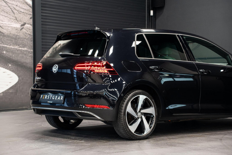 Volkswagen e-Golf *Warmtepomp / Dynaudio / Keyless / Sportstoelen / Lederen bekleding*