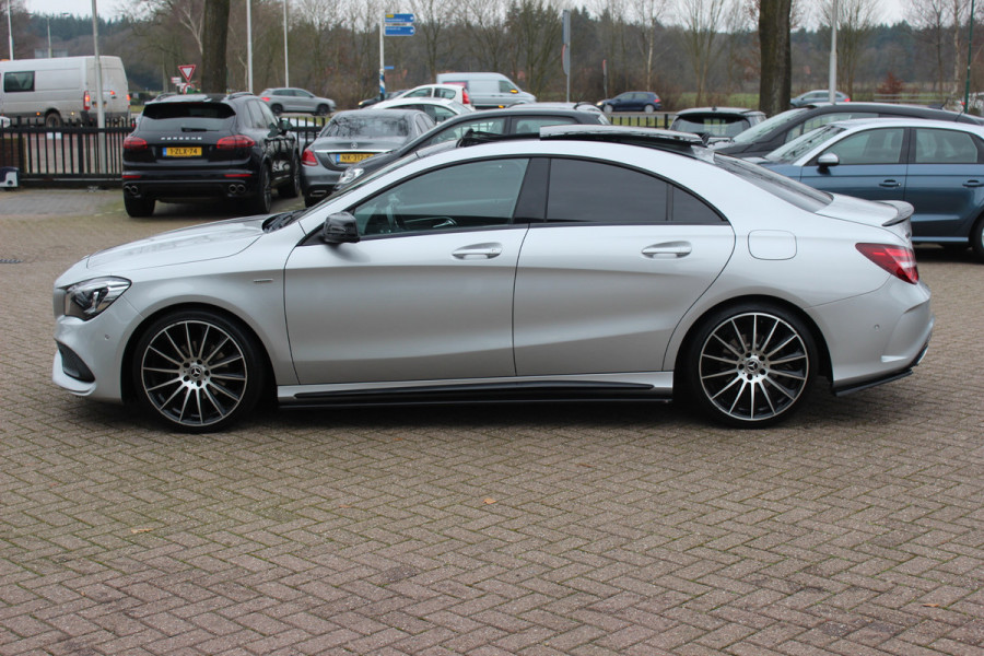Mercedes-Benz CLA-Klasse 180 WhiteArt Edition / Panoramadak / Camera / Leder&Alcantara / 19'' / Keyless / Navigatie / Stoelverwarming / Cruise Control
