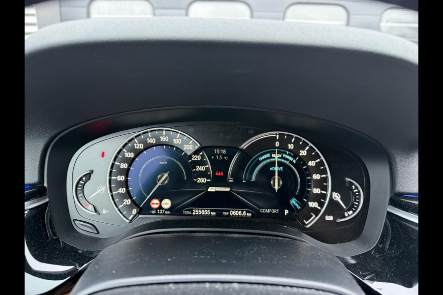 BMW 5 Serie 530e iPerformance High Executive | Head-Up Display | 360* Camera | Massage | Lederen Bekleding |