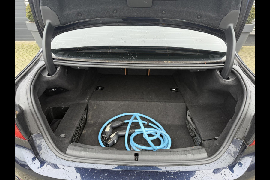 BMW 5 Serie 530e iPerformance High Executive | Head-Up Display | 360* Camera | Massage | Lederen Bekleding |