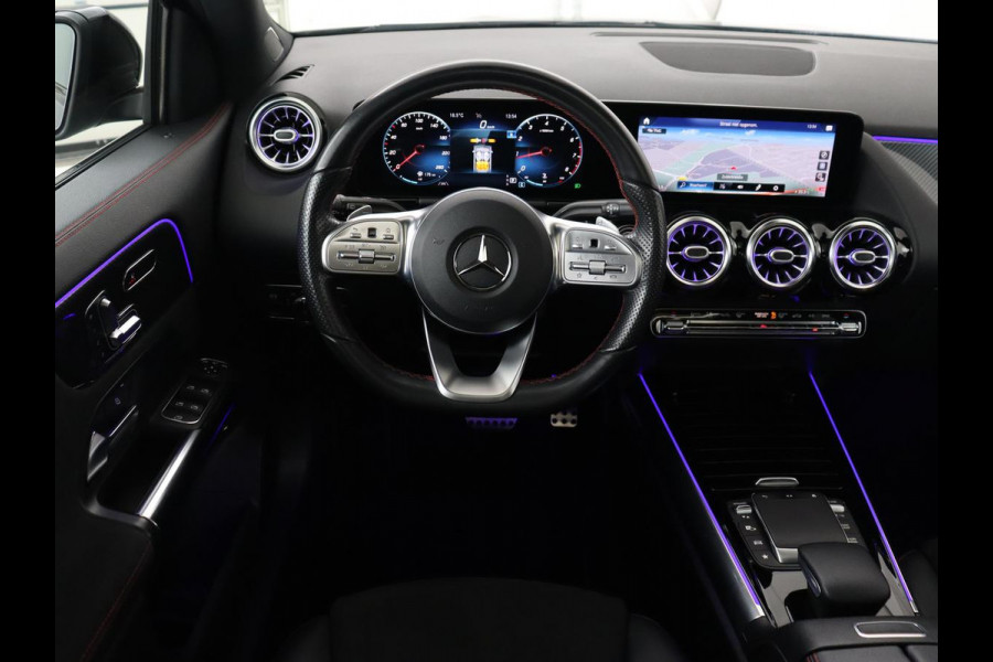 Mercedes-Benz GLA 200 Business Solution AMG | Panoramadak | Carplay | Matrix LED | Stoelverwarming | Trekhaak | Memory | Leder/Alcantara | Navigatie | Park Assist