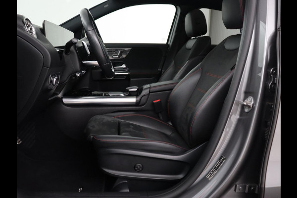 Mercedes-Benz GLA 200 Business Solution AMG | Panoramadak | Carplay | Matrix LED | Stoelverwarming | Trekhaak | Memory | Leder/Alcantara | Navigatie | Park Assist