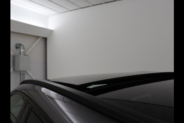 Mercedes-Benz GLA 200 Business Solution AMG | Panoramadak | Carplay | Matrix LED | Stoelverwarming | Trekhaak | Memory | Leder/Alcantara | Navigatie | Park Assist