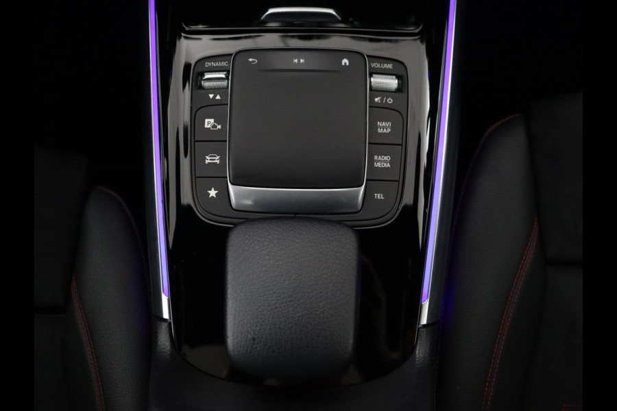 Mercedes-Benz GLA 200 Business Solution AMG | Panoramadak | Carplay | Matrix LED | Stoelverwarming | Trekhaak | Memory | Leder/Alcantara | Navigatie | Park Assist