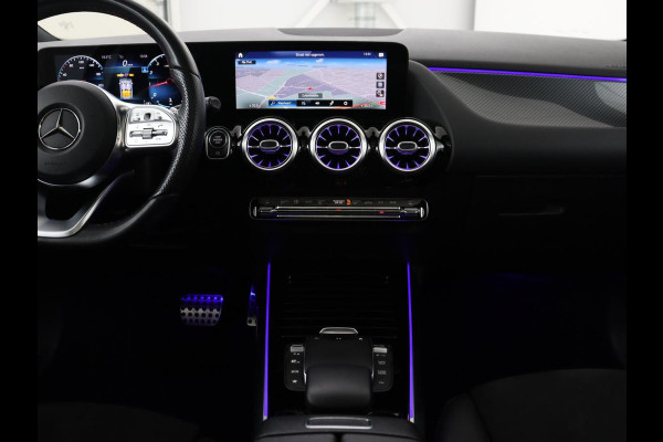 Mercedes-Benz GLA 200 Business Solution AMG | Panoramadak | Carplay | Matrix LED | Stoelverwarming | Trekhaak | Memory | Leder/Alcantara | Navigatie | Park Assist