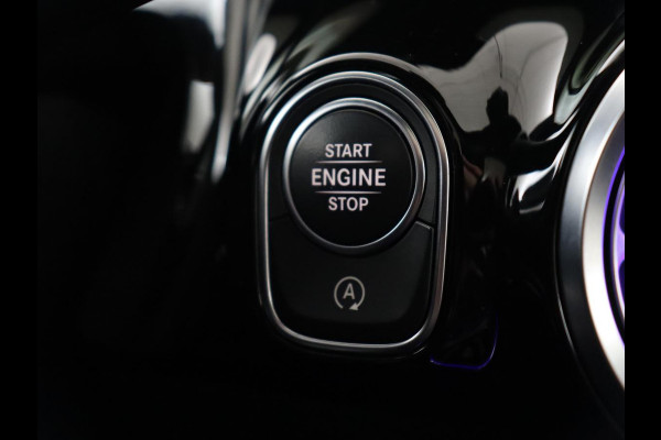Mercedes-Benz GLA 200 Business Solution AMG | Panoramadak | Carplay | Matrix LED | Stoelverwarming | Trekhaak | Memory | Leder/Alcantara | Navigatie | Park Assist