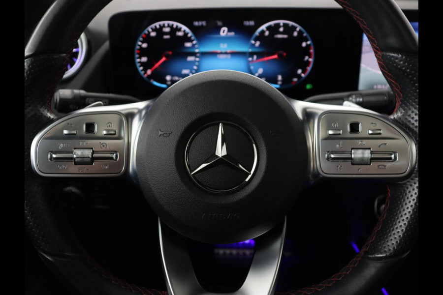 Mercedes-Benz GLA 200 Business Solution AMG | Panoramadak | Carplay | Matrix LED | Stoelverwarming | Trekhaak | Memory | Leder/Alcantara | Navigatie | Park Assist