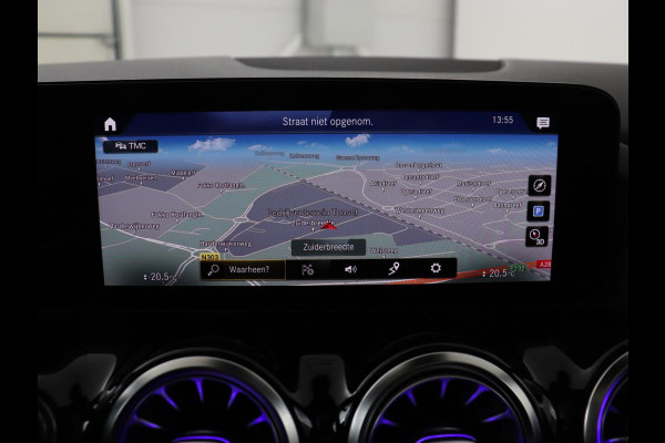 Mercedes-Benz GLA 200 Business Solution AMG | Panoramadak | Carplay | Matrix LED | Stoelverwarming | Trekhaak | Memory | Leder/Alcantara | Navigatie | Park Assist