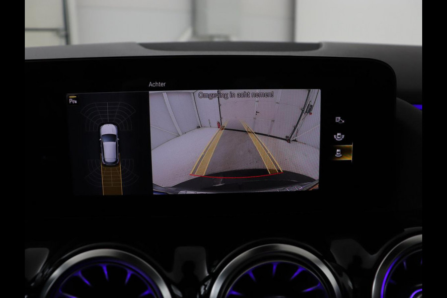 Mercedes-Benz GLA 200 Business Solution AMG | Panoramadak | Carplay | Matrix LED | Stoelverwarming | Trekhaak | Memory | Leder/Alcantara | Navigatie | Park Assist