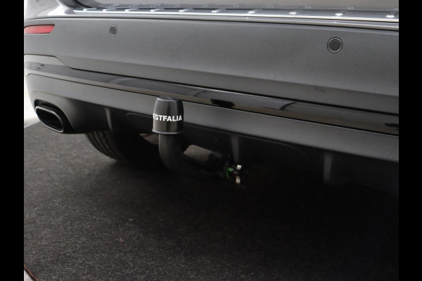 Mercedes-Benz GLA 200 Business Solution AMG | Panoramadak | Carplay | Matrix LED | Stoelverwarming | Trekhaak | Memory | Leder/Alcantara | Navigatie | Park Assist