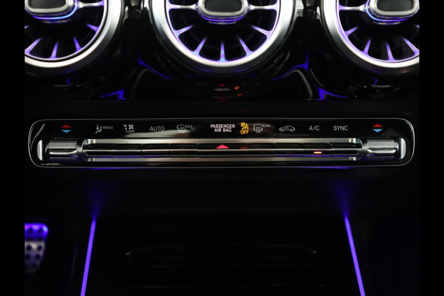 Mercedes-Benz GLA 200 Business Solution AMG | Panoramadak | Carplay | Matrix LED | Stoelverwarming | Trekhaak | Memory | Leder/Alcantara | Navigatie | Park Assist