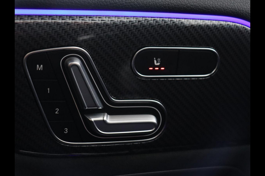 Mercedes-Benz GLA 200 Business Solution AMG | Panoramadak | Carplay | Matrix LED | Stoelverwarming | Trekhaak | Memory | Leder/Alcantara | Navigatie | Park Assist