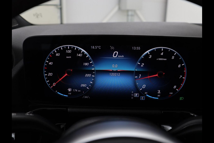 Mercedes-Benz GLA 200 Business Solution AMG | Panoramadak | Carplay | Matrix LED | Stoelverwarming | Trekhaak | Memory | Leder/Alcantara | Navigatie | Park Assist