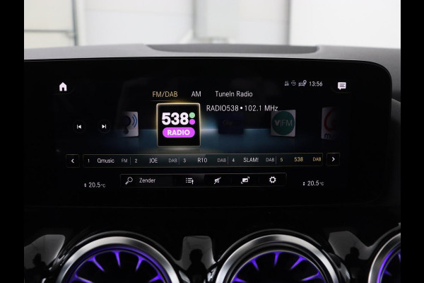 Mercedes-Benz GLA 200 Business Solution AMG | Panoramadak | Carplay | Matrix LED | Stoelverwarming | Trekhaak | Memory | Leder/Alcantara | Navigatie | Park Assist