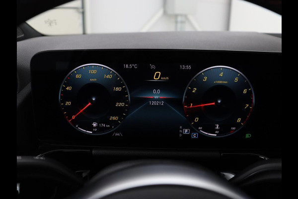 Mercedes-Benz GLA 200 Business Solution AMG | Panoramadak | Carplay | Matrix LED | Stoelverwarming | Trekhaak | Memory | Leder/Alcantara | Navigatie | Park Assist