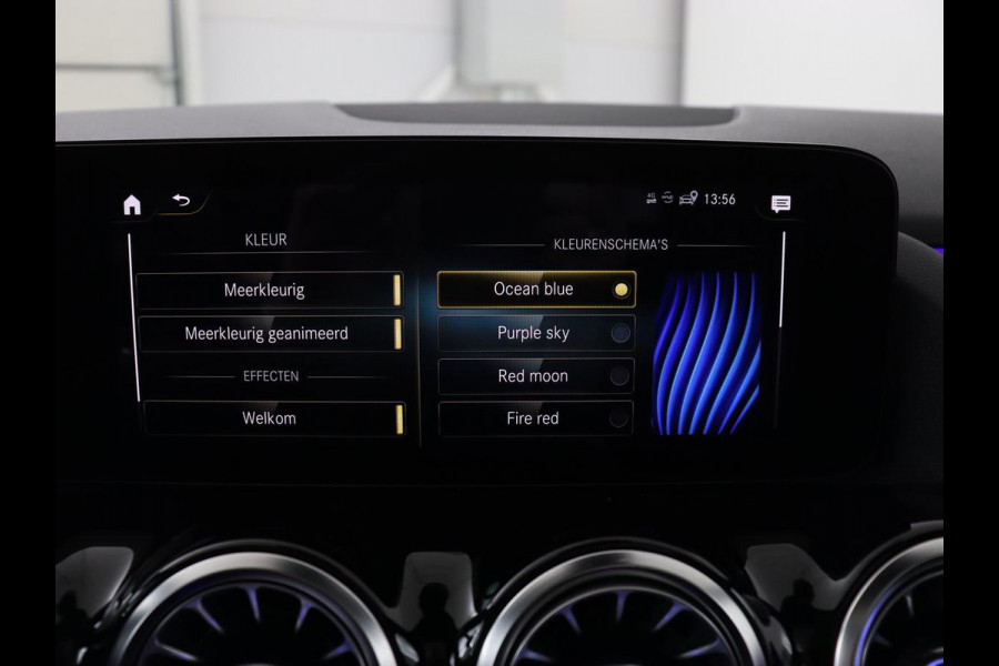 Mercedes-Benz GLA 200 Business Solution AMG | Panoramadak | Carplay | Matrix LED | Stoelverwarming | Trekhaak | Memory | Leder/Alcantara | Navigatie | Park Assist