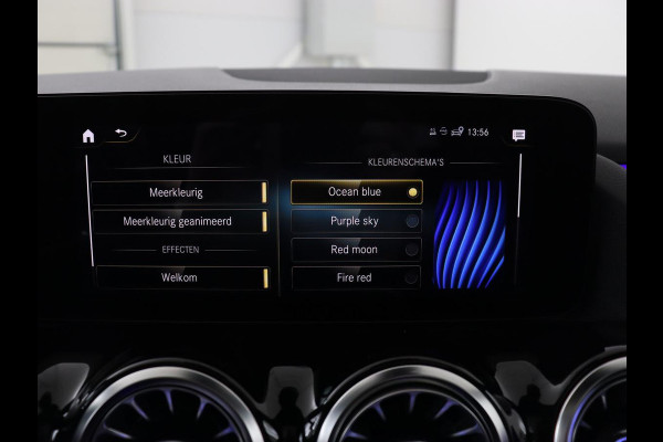Mercedes-Benz GLA 200 Business Solution AMG | Panoramadak | Carplay | Matrix LED | Stoelverwarming | Trekhaak | Memory | Leder/Alcantara | Navigatie | Park Assist