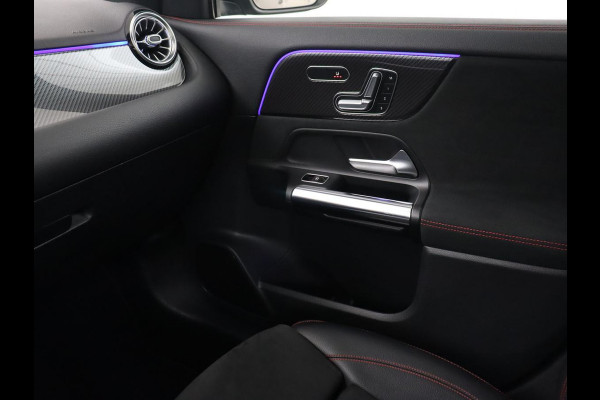 Mercedes-Benz GLA 200 Business Solution AMG | Panoramadak | Carplay | Matrix LED | Stoelverwarming | Trekhaak | Memory | Leder/Alcantara | Navigatie | Park Assist