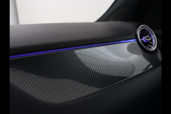 Mercedes-Benz GLA 200 Business Solution AMG | Panoramadak | Carplay | Matrix LED | Stoelverwarming | Trekhaak | Memory | Leder/Alcantara | Navigatie | Park Assist