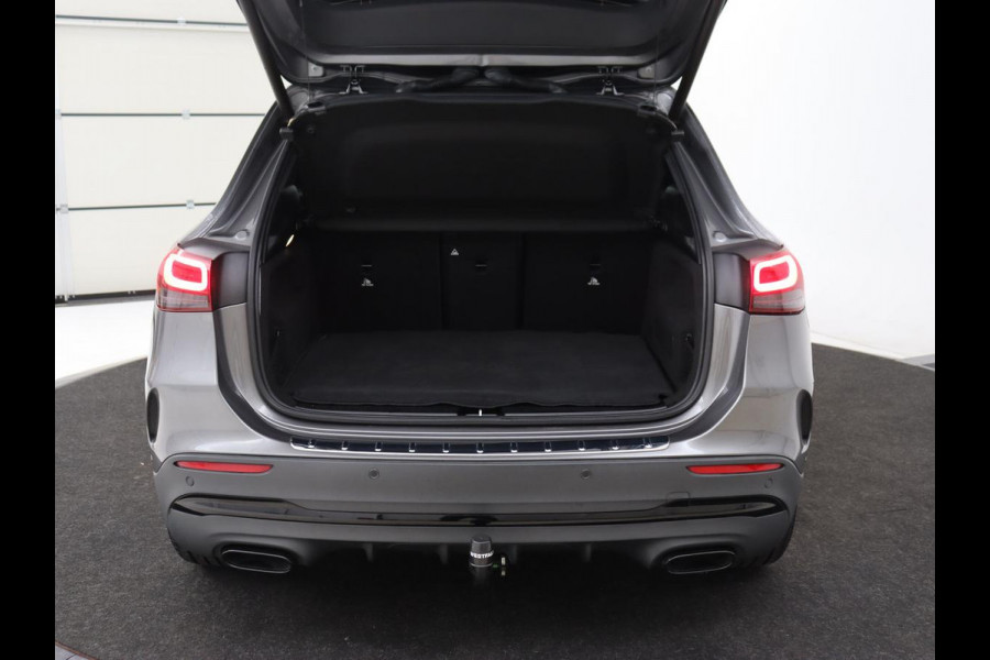 Mercedes-Benz GLA 200 Business Solution AMG | Panoramadak | Carplay | Matrix LED | Stoelverwarming | Trekhaak | Memory | Leder/Alcantara | Navigatie | Park Assist