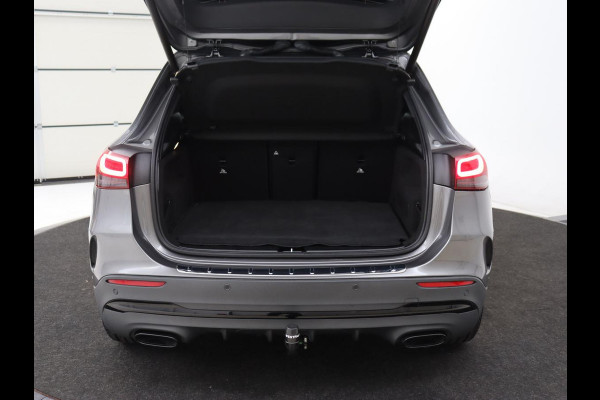 Mercedes-Benz GLA 200 Business Solution AMG | Panoramadak | Carplay | Matrix LED | Stoelverwarming | Trekhaak | Memory | Leder/Alcantara | Navigatie | Park Assist