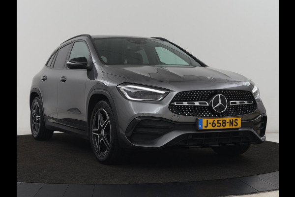 Mercedes-Benz GLA 200 Business Solution AMG | Panoramadak | Carplay | Matrix LED | Stoelverwarming | Trekhaak | Memory | Leder/Alcantara | Navigatie | Park Assist
