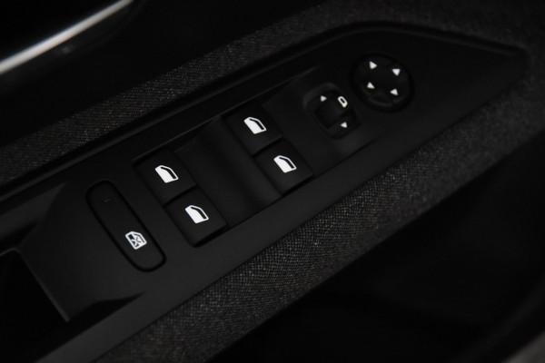 Peugeot 5008 Active 130 *Navigatie*Trekhaak*Park Assist*Carplay*