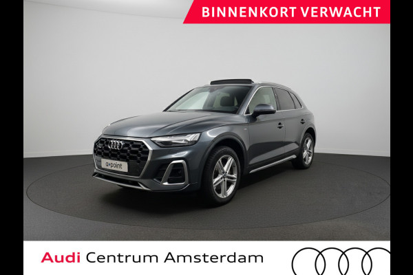 Audi Q5 50 TFSI e S edition 299 pk S-tronic | Navigatie | Panoramadak | Trekhaak (wegklapbaar) | Parkeersensoren | Achteruitrijcamera | Stoelverwarming | S-Line |