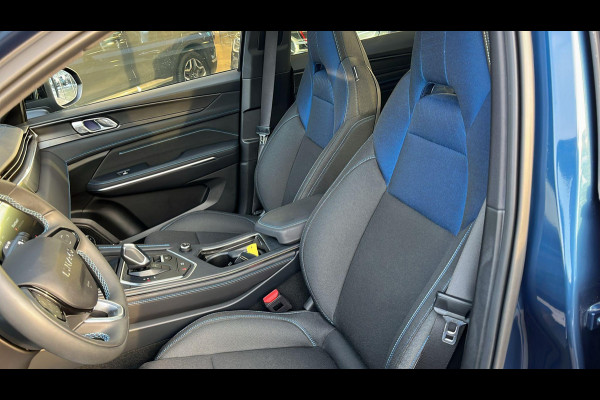 Lynk & Co 01 1.5 | 261 pk | PHEV | 360 Camera | Adaptieve Cruise | Elek. Achterklep | Panorama dak | Stoelverwarming | 1.800kg Trekgewicht