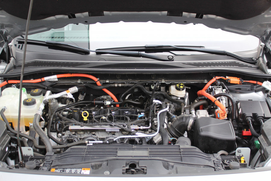 Ford Kuga 2.5-225 PK PHEV ST-Line X. Hybride rijden voor een reële prijs ! Autm. airco, Stoel- en voorraamverw., Side- en lane assist, Adaptieve cruise cntrl, elektr. achterklep, Keyless entry/keyless go, Trekhaak afneemb., Navigatie, Telefoonvoorb. etc