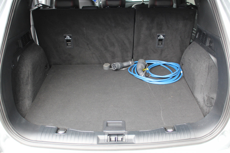 Ford Kuga 2.5-225 PK PHEV ST-Line X. Hybride rijden voor een reële prijs ! Autm. airco, Stoel- en voorraamverw., Side- en lane assist, Adaptieve cruise cntrl, elektr. achterklep, Keyless entry/keyless go, Trekhaak afneemb., Navigatie, Telefoonvoorb. etc