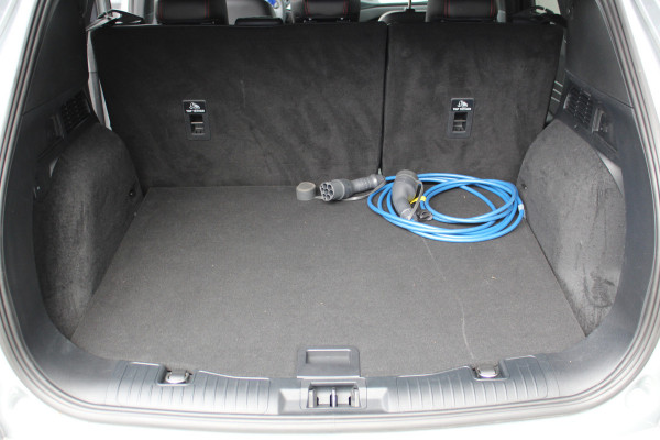 Ford Kuga 2.5-225 PK PHEV ST-Line X. Hybride rijden voor een reële prijs ! Autm. airco, Stoel- en voorraamverw., Side- en lane assist, Adaptieve cruise cntrl, elektr. achterklep, Keyless entry/keyless go, Trekhaak afneemb., Navigatie, Telefoonvoorb. etc