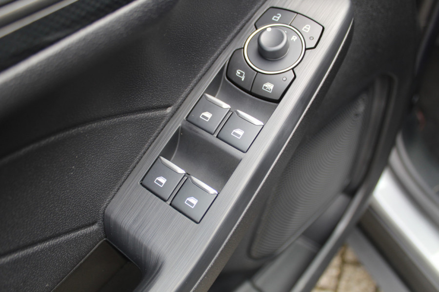 Ford Kuga 2.5-225 PK PHEV ST-Line X. Hybride rijden voor een reële prijs ! Autm. airco, Stoel- en voorraamverw., Side- en lane assist, Adaptieve cruise cntrl, elektr. achterklep, Keyless entry/keyless go, Trekhaak afneemb., Navigatie, Telefoonvoorb. etc